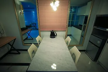 Premier Xym Hotel 2*
