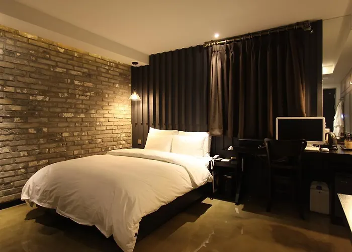 Premier Xym Hotel