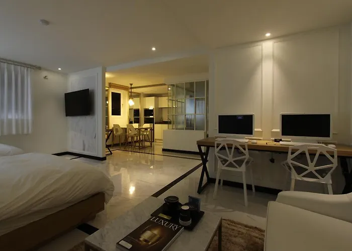 Premier Xym Hotel